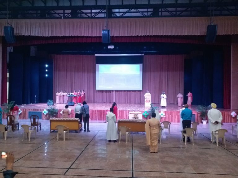 AUDITORIUM-PROJECTION-SYSTEM